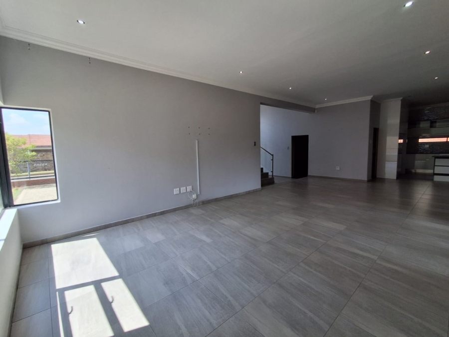 5 Bedroom Property for Sale in Wild Olive Estate Free State